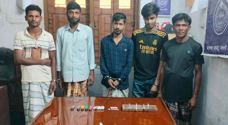 নওগাঁর মান্দায় টাপেন্টাডলসহ ৫ মাদক কারবারি আটক